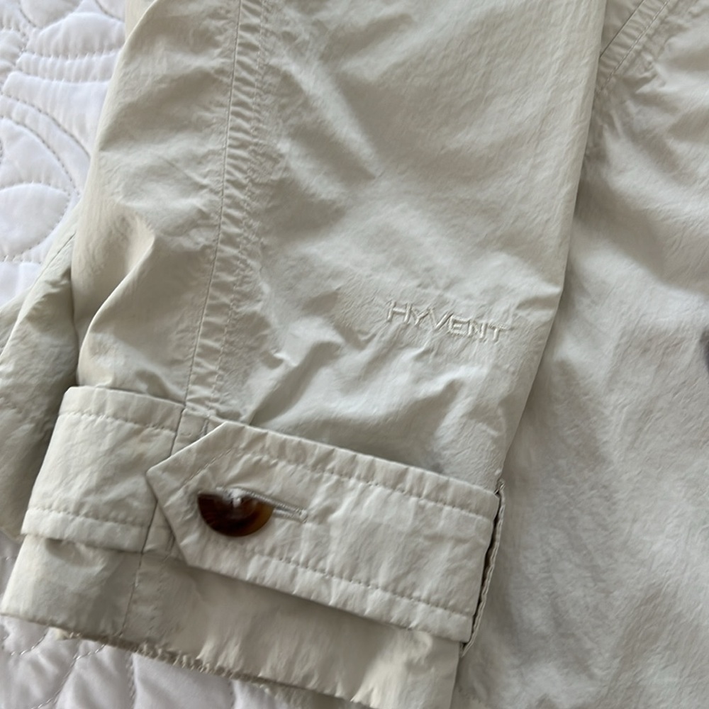 North Face lightweight nylon off white jacket - Picture 4 of 15